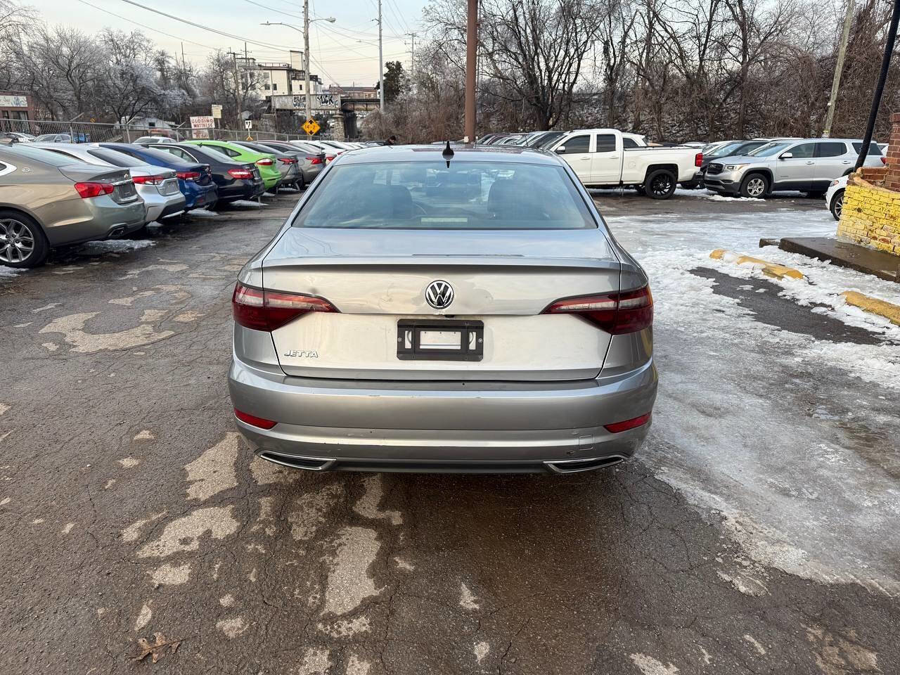 Used 2021 Volkswagen Jetta R-Line w/ R-Line Cold Weather Package image 4