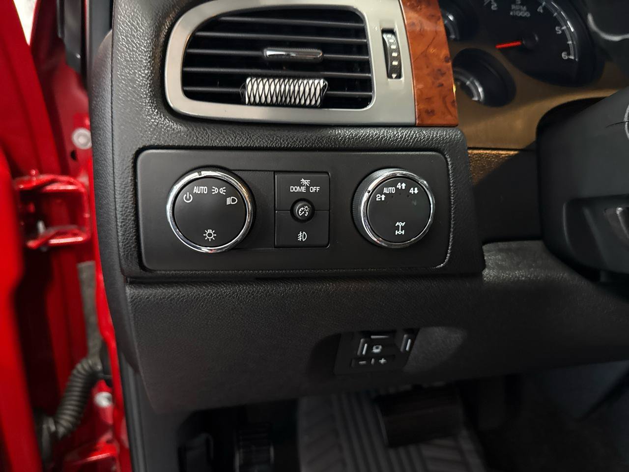 Used 2012 Chevrolet Avalanche LT AWD/4WD image 97