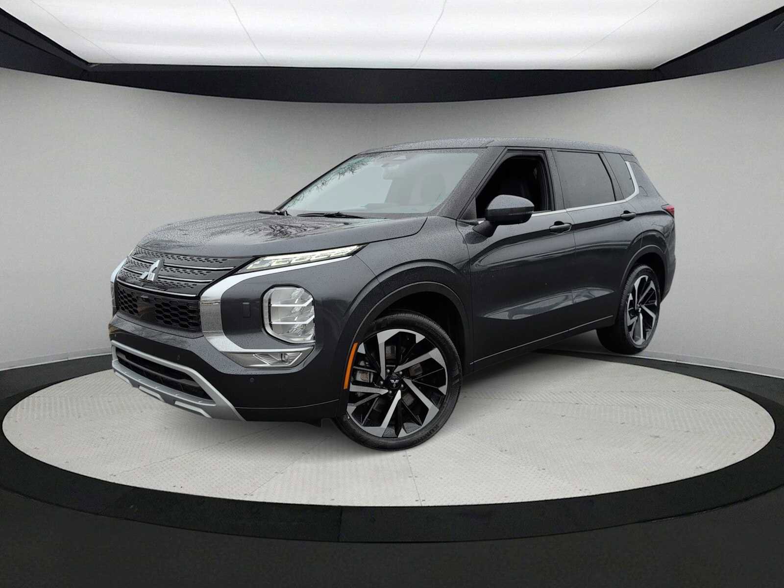 Used 2024 Mitsubishi Outlander SE