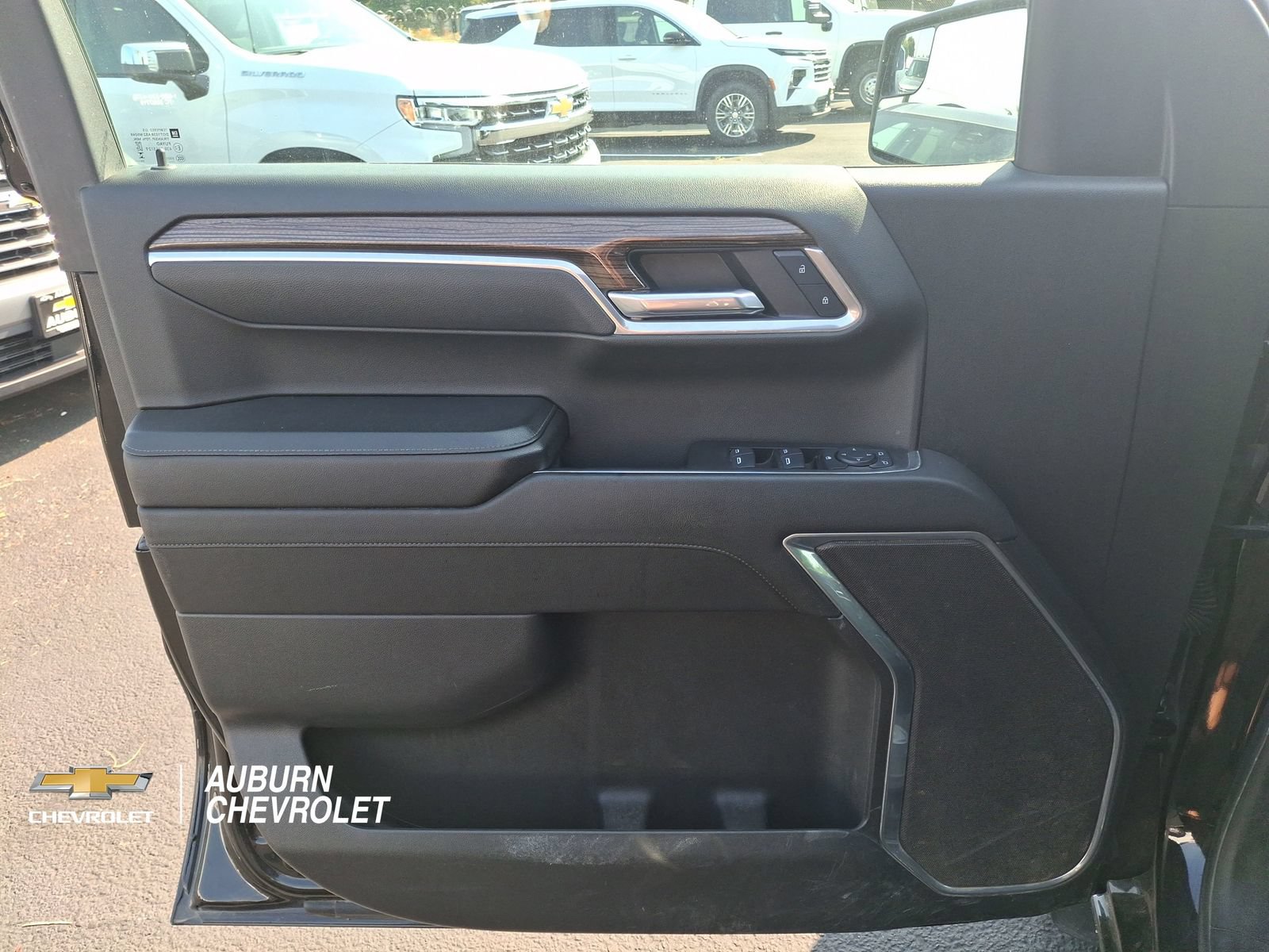 Used 2025 Chevrolet Silverado 1500 LT AWD/4WD image 15