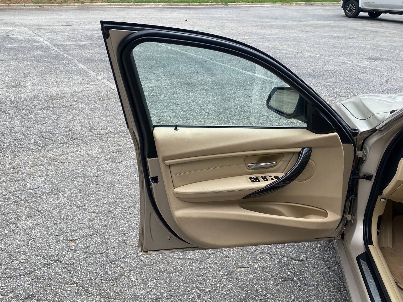 Used 2013 BMW 328i xDrive Sedan AWD/4WD image 11