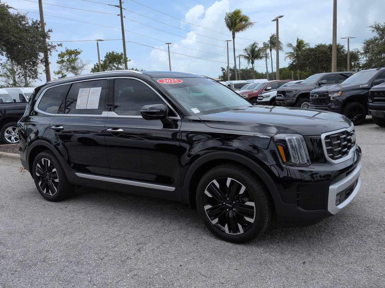 Used 2025 Kia Telluride SX FWD image 2