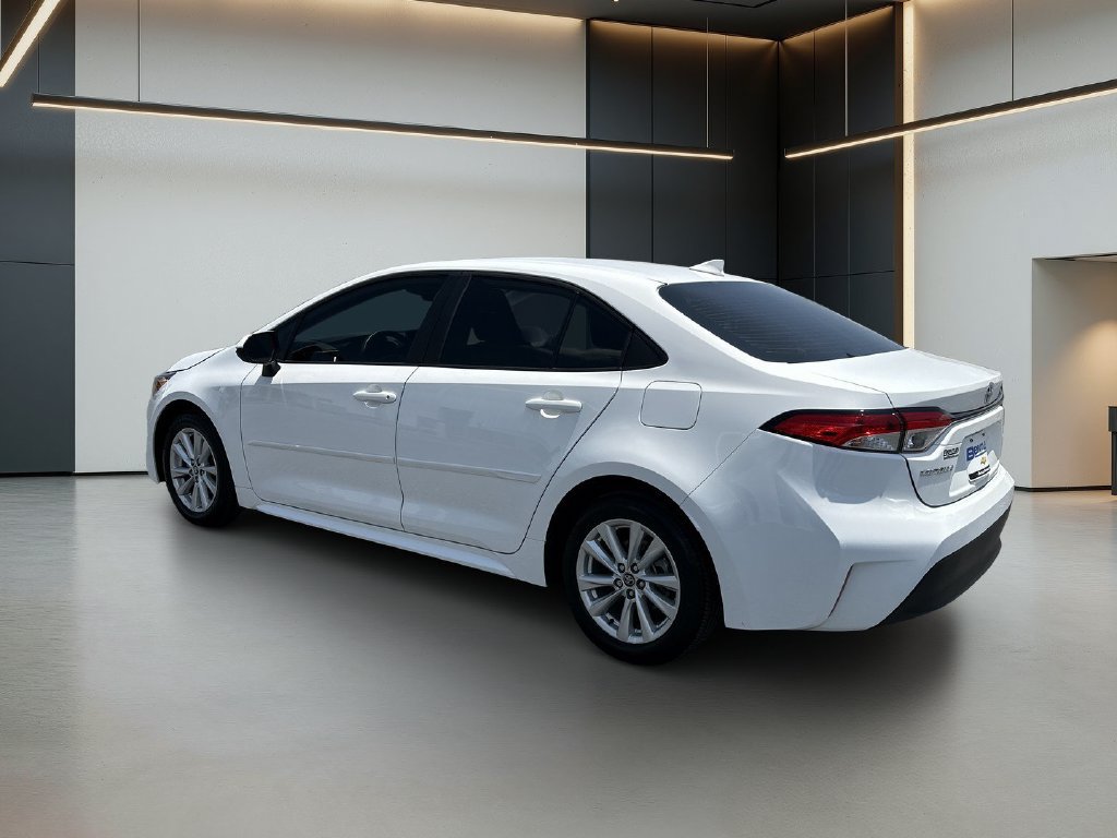 Used 2024 Toyota Corolla LE w/ LE Convenience Package FWD image 3