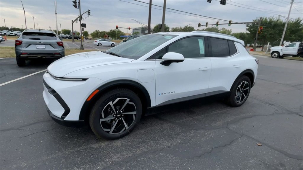 New 2026 Chevrolet Equinox EV LT image 6