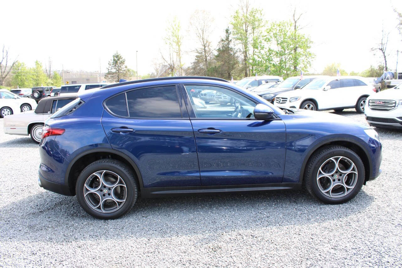 Used 2018 Alfa Romeo Stelvio Sport w/ Quick Order Package 22J Sport AWD/4WD image 6