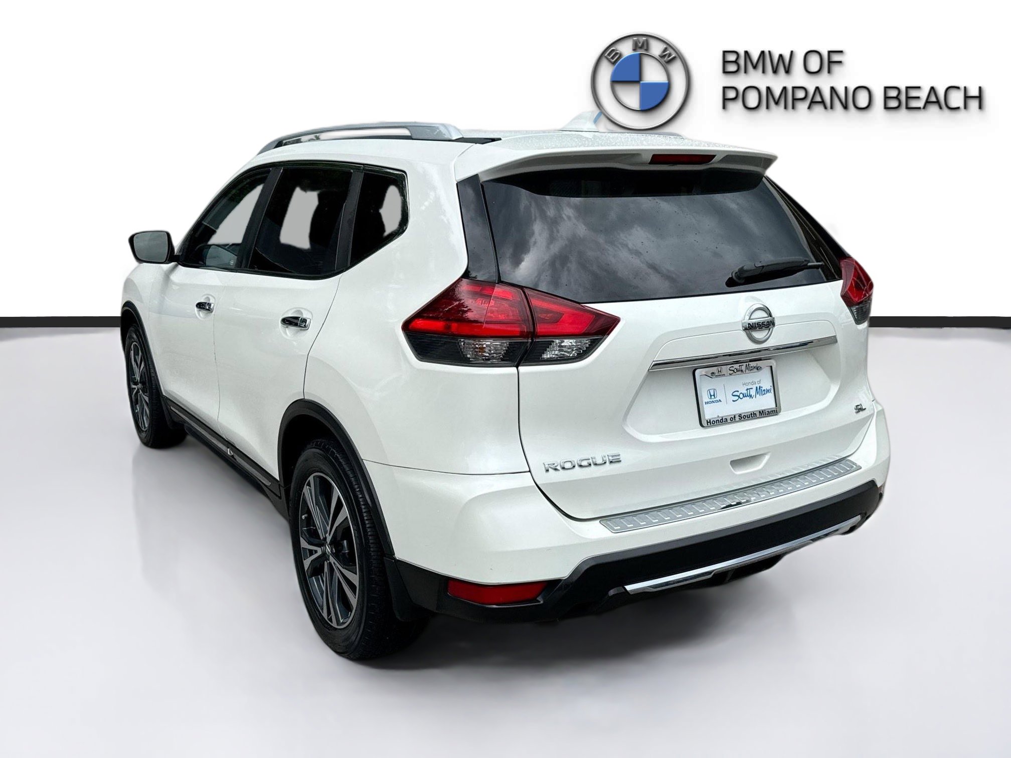 Used 2017 Nissan Rogue SL image 4