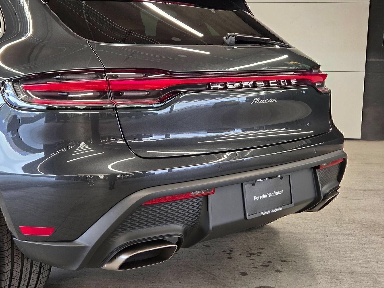 Certified 2026 Porsche Macan AWD/4WD image 8