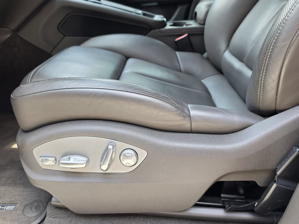 Certified 2023 Porsche Macan AWD/4WD image 12