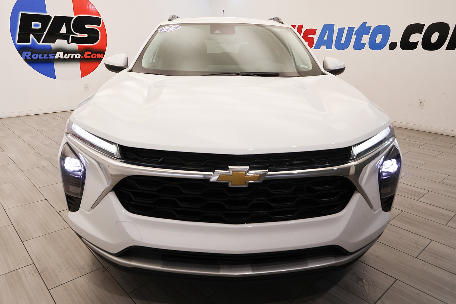 Used 2025 Chevrolet Trax LT FWD image 8