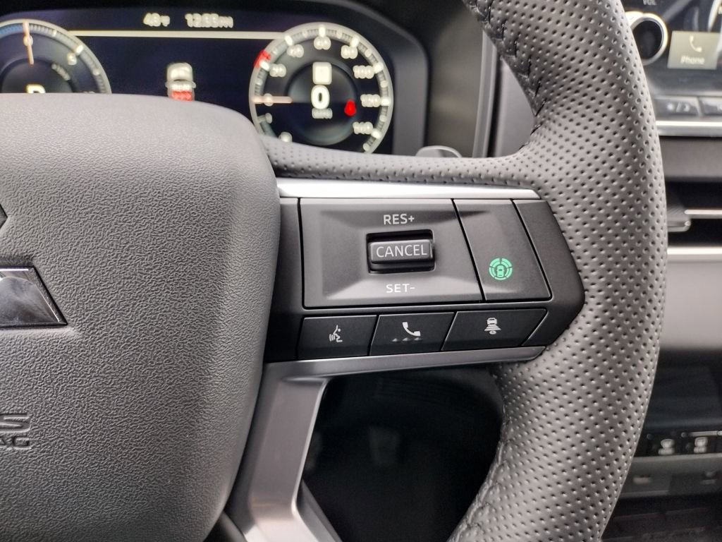 New 2025 Mitsubishi Outlander SE image 31