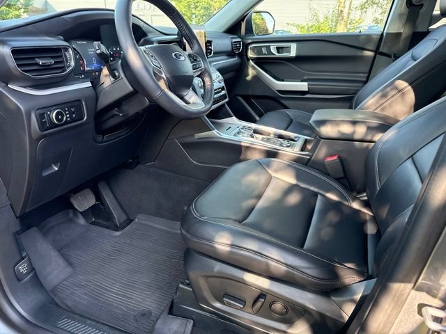 Used 2024 Ford Explorer XLT w/ Equipment Group 202A AWD/4WD image 12