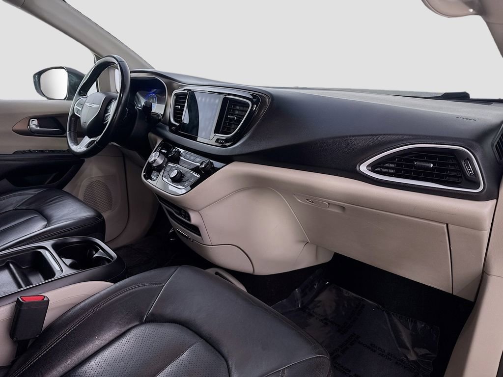 Used 2019 Chrysler Pacifica Touring-L w/ Advanced Safetytec Group FWD image 37