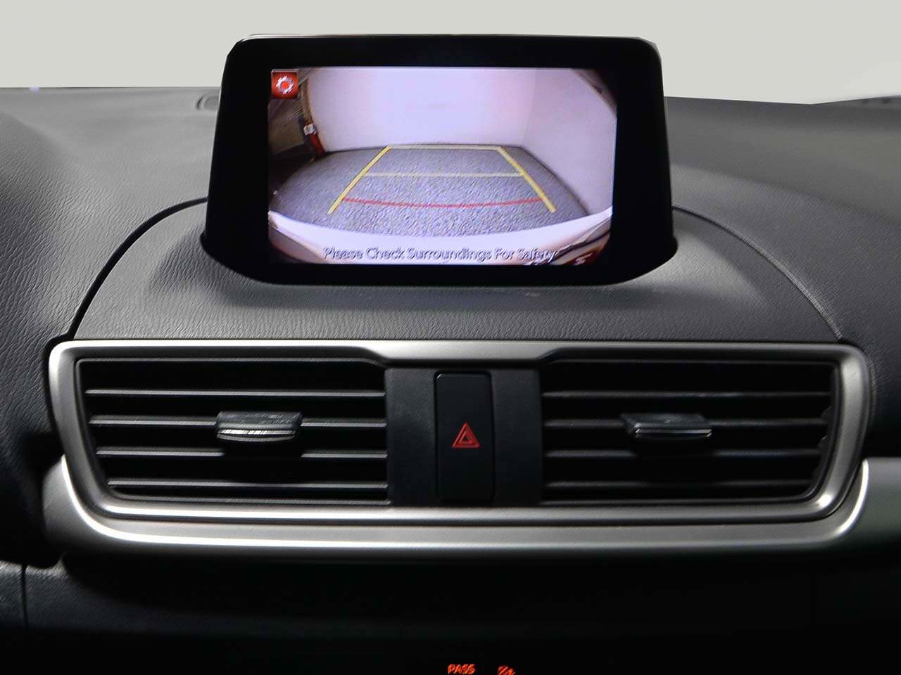 Used 2018 MAZDA MAZDA3 Sport FWD image 14