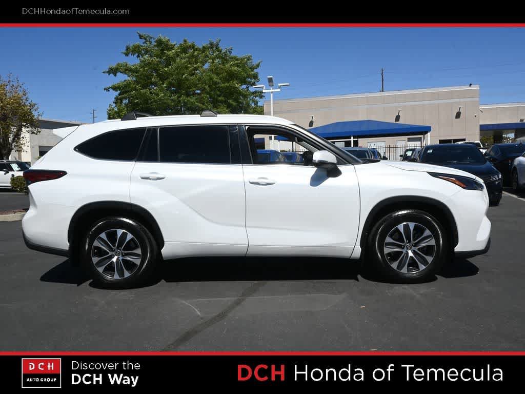Used 2022 Toyota Highlander XLE FWD image 5