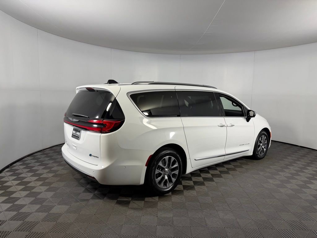 Used 2023 Chrysler Pacifica Pinnacle image 7