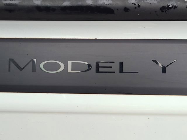 Used 2020 Tesla Model Y Long Range image 24