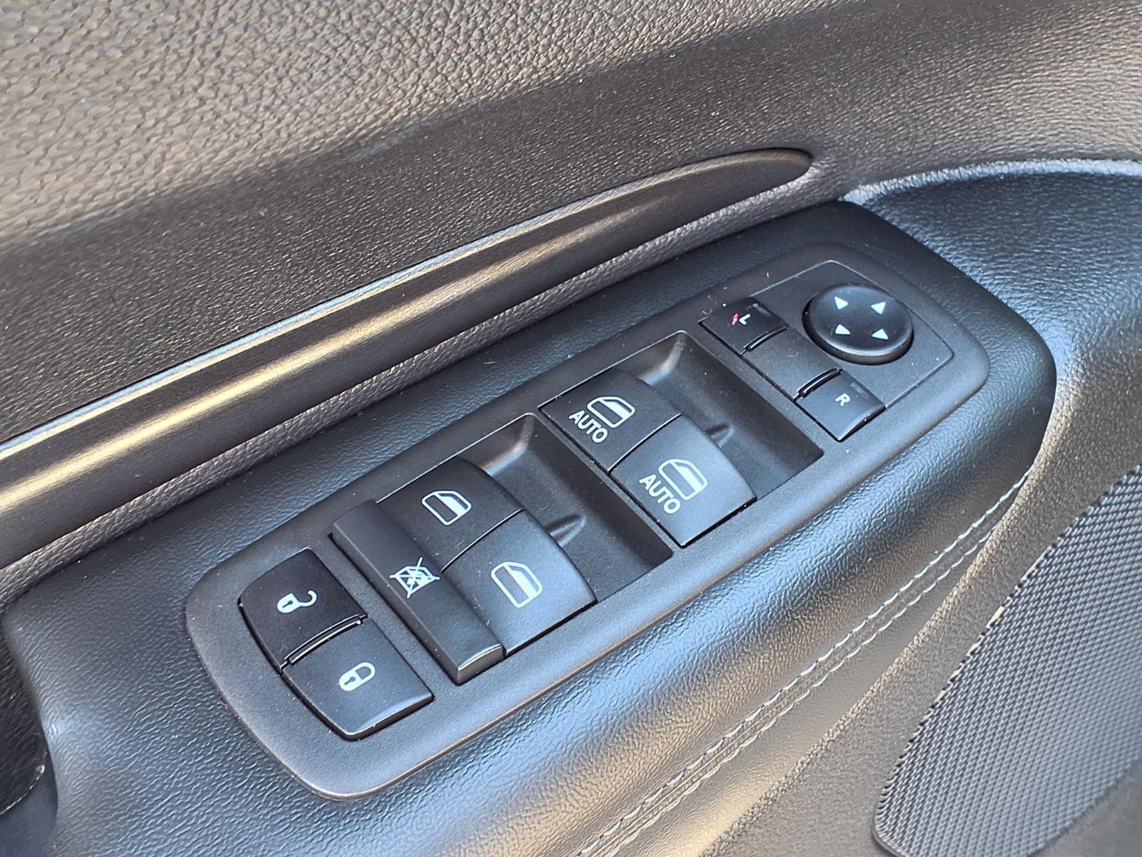 Used 2022 Dodge Durango SXT w/ Blacktop Package image 4