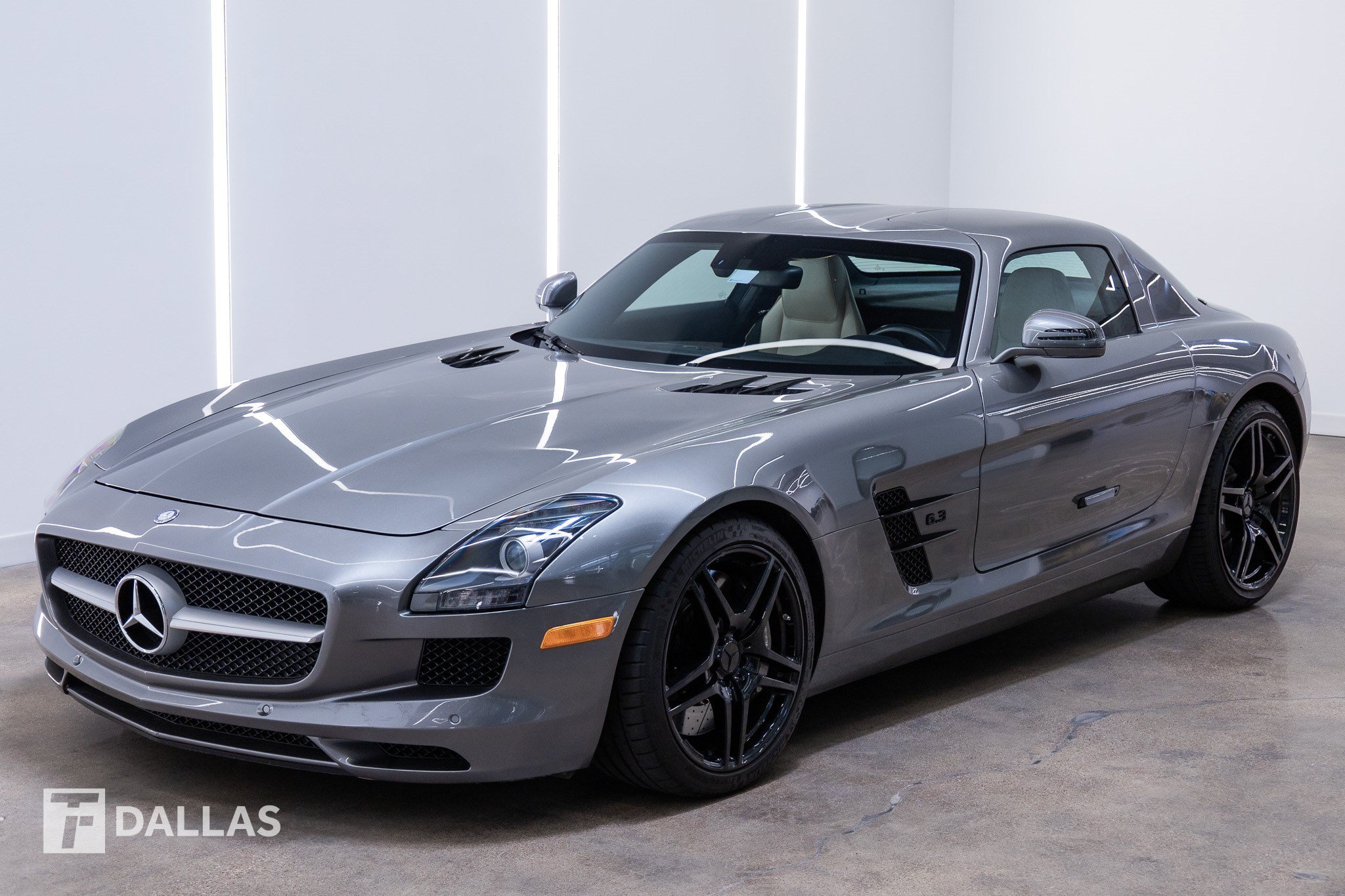 Used 2012 Mercedes-Benz SLS AMG Coupe image 2