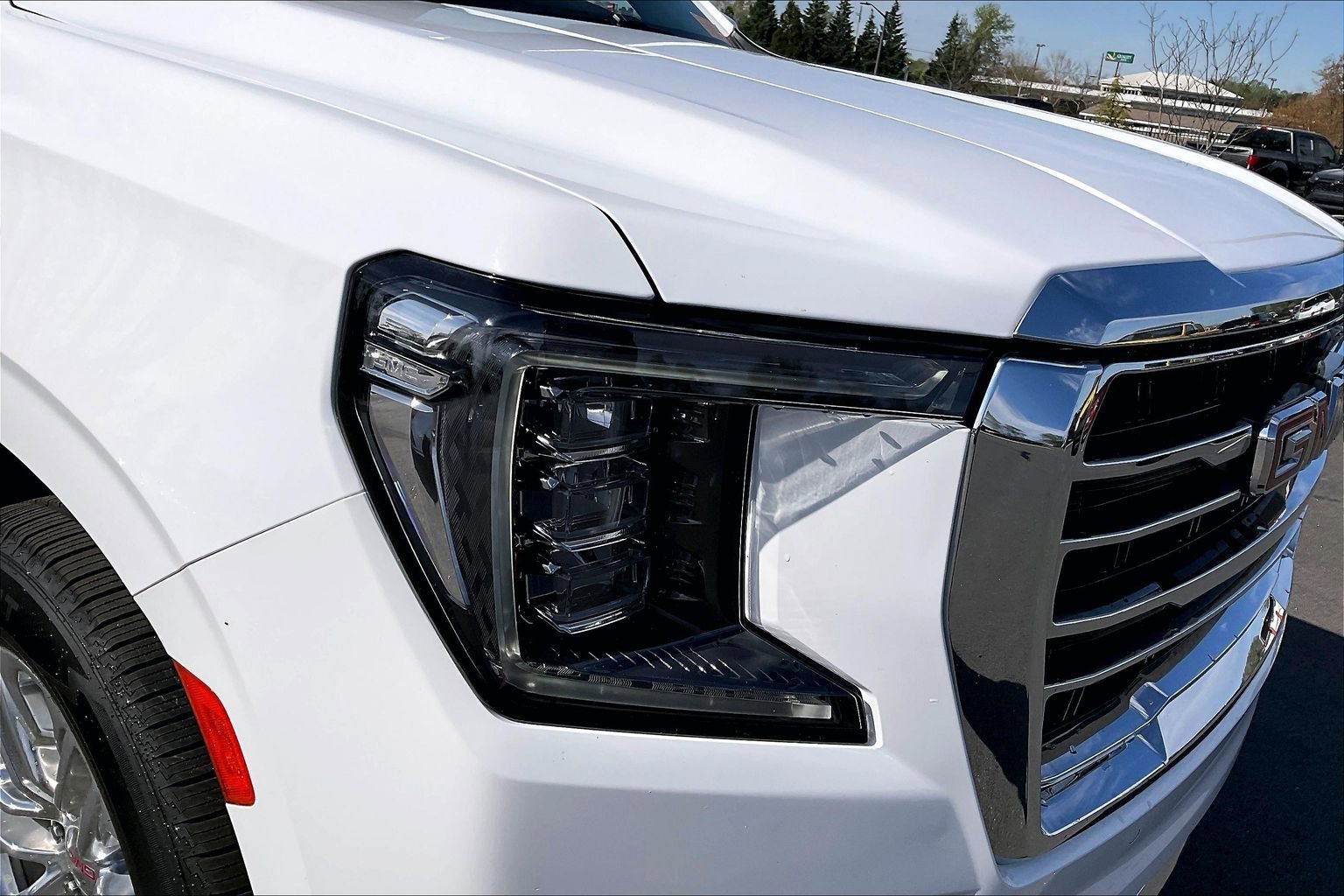 Used 2024 GMC Yukon XL SLT image 33