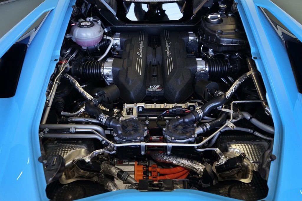Used 2025 Lamborghini Revuelto image 43