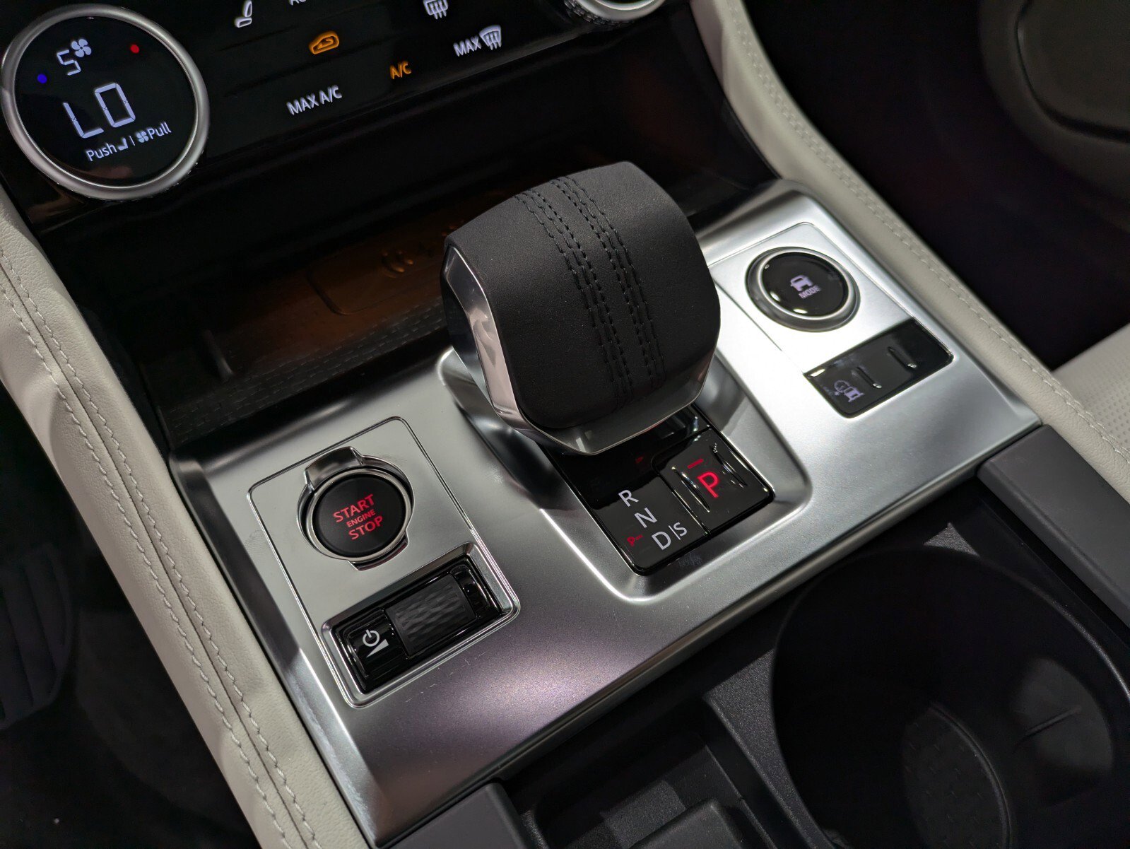 Used 2025 Jaguar F-PACE R-Dynamic S image 18