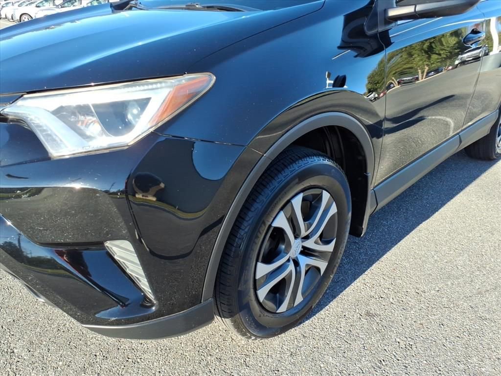 Used 2016 Toyota RAV4 LE image 8