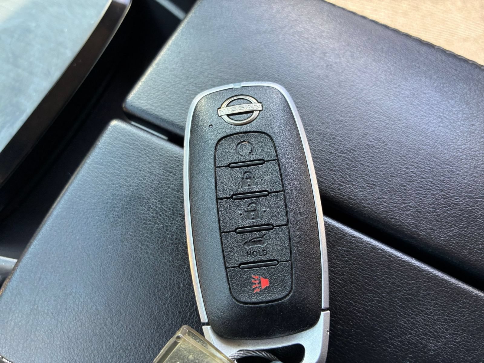 Used 2025 Nissan Rogue SV FWD image 20