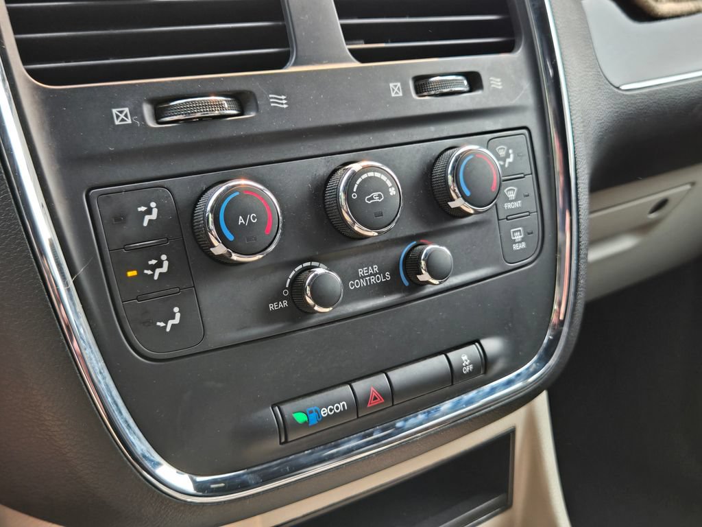 Used 2019 Dodge Grand Caravan SXT FWD image 29