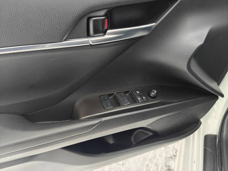 Used 2024 Toyota Camry SE image 14