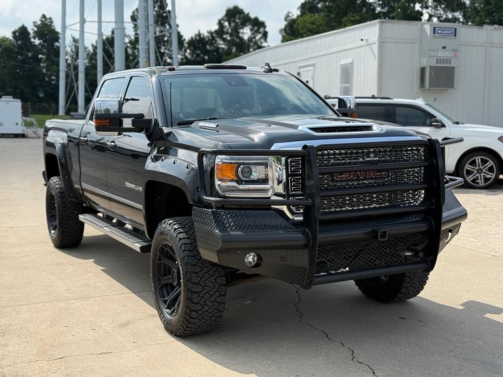 Used 2018 GMC Sierra 2500 Denali w/ Duramax Plus Package AWD/4WD image 4