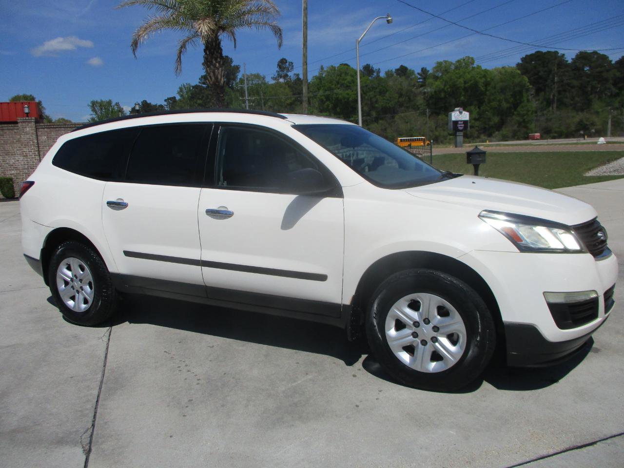 Used 2014 Chevrolet Traverse LS image 1
