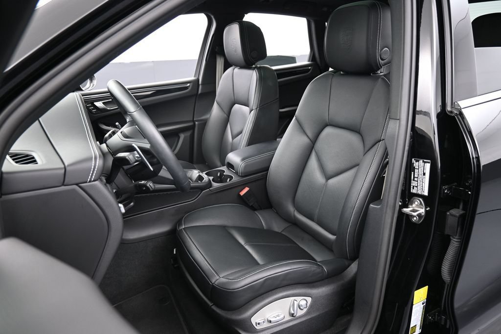 Certified 2024 Porsche Macan Turbo AWD/4WD image 5