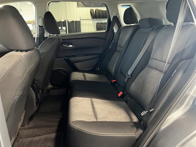 Used 2024 Nissan Rogue SV image 15