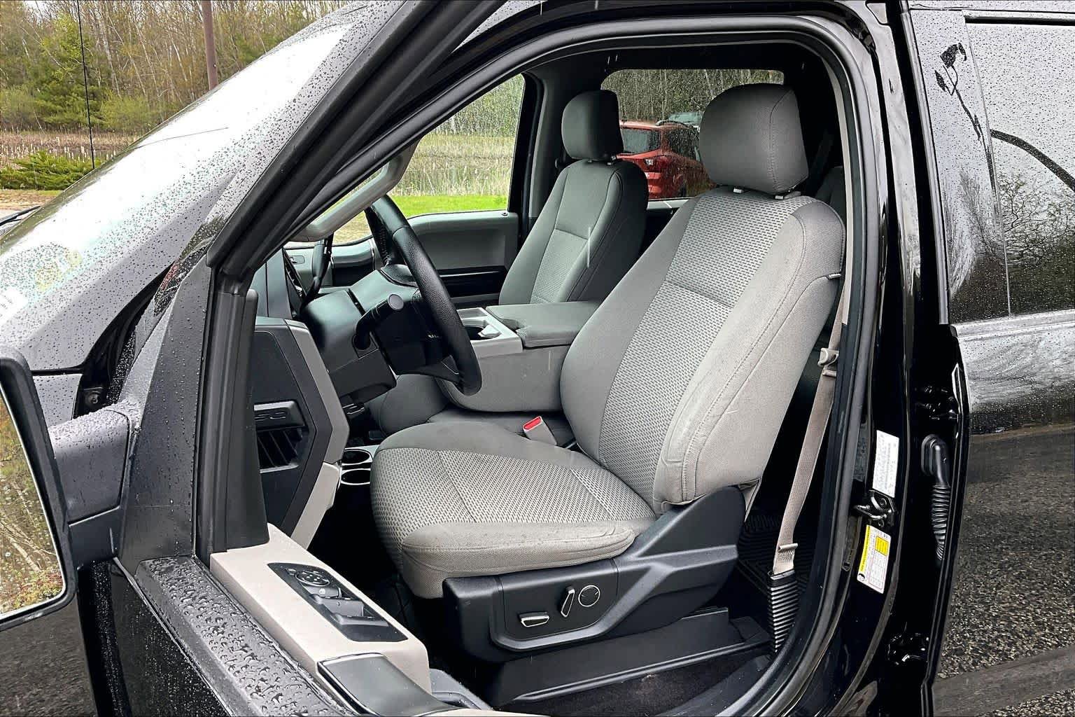 Used 2016 Ford F150 XLT w/ Equipment Group 302A Luxury AWD/4WD image 9