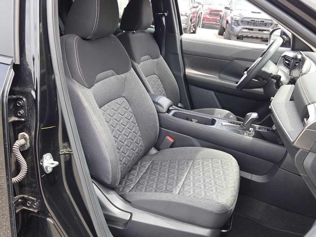 Used 2025 Nissan Kicks SV FWD image 13