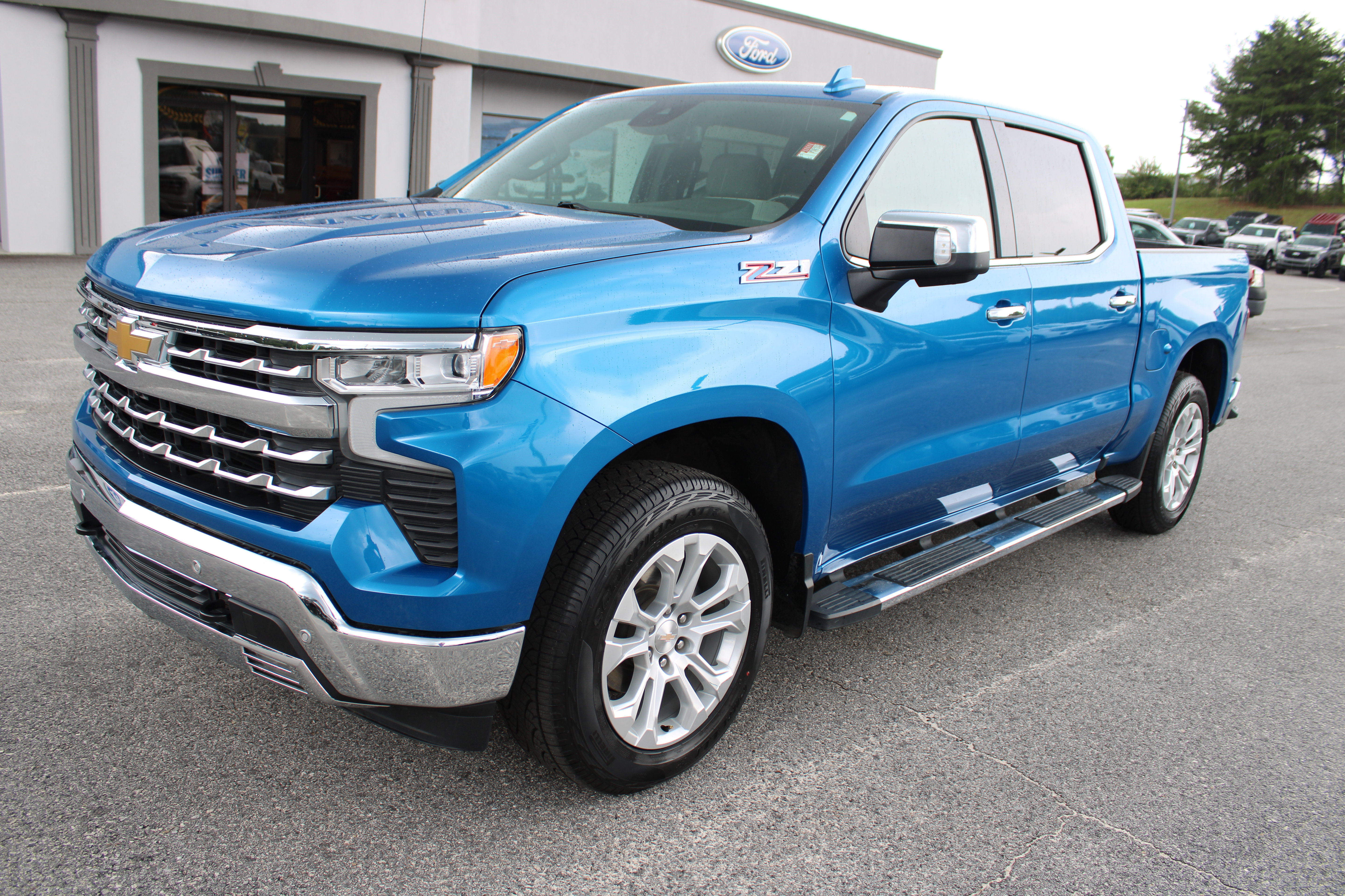 Used 2022 Chevrolet Silverado 1500 LTZ AWD/4WD image 2