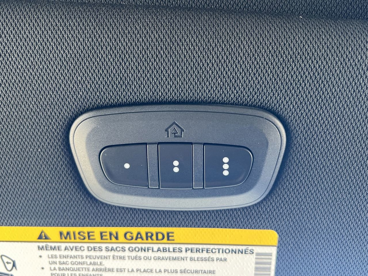 New 2026 Chrysler Pacifica Select w/ S Appearance Package image 15