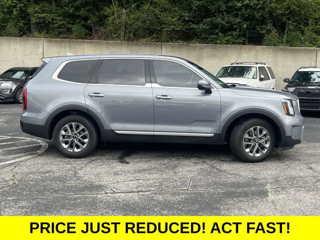 Used 2023 Kia Telluride LX AWD/4WD image 2