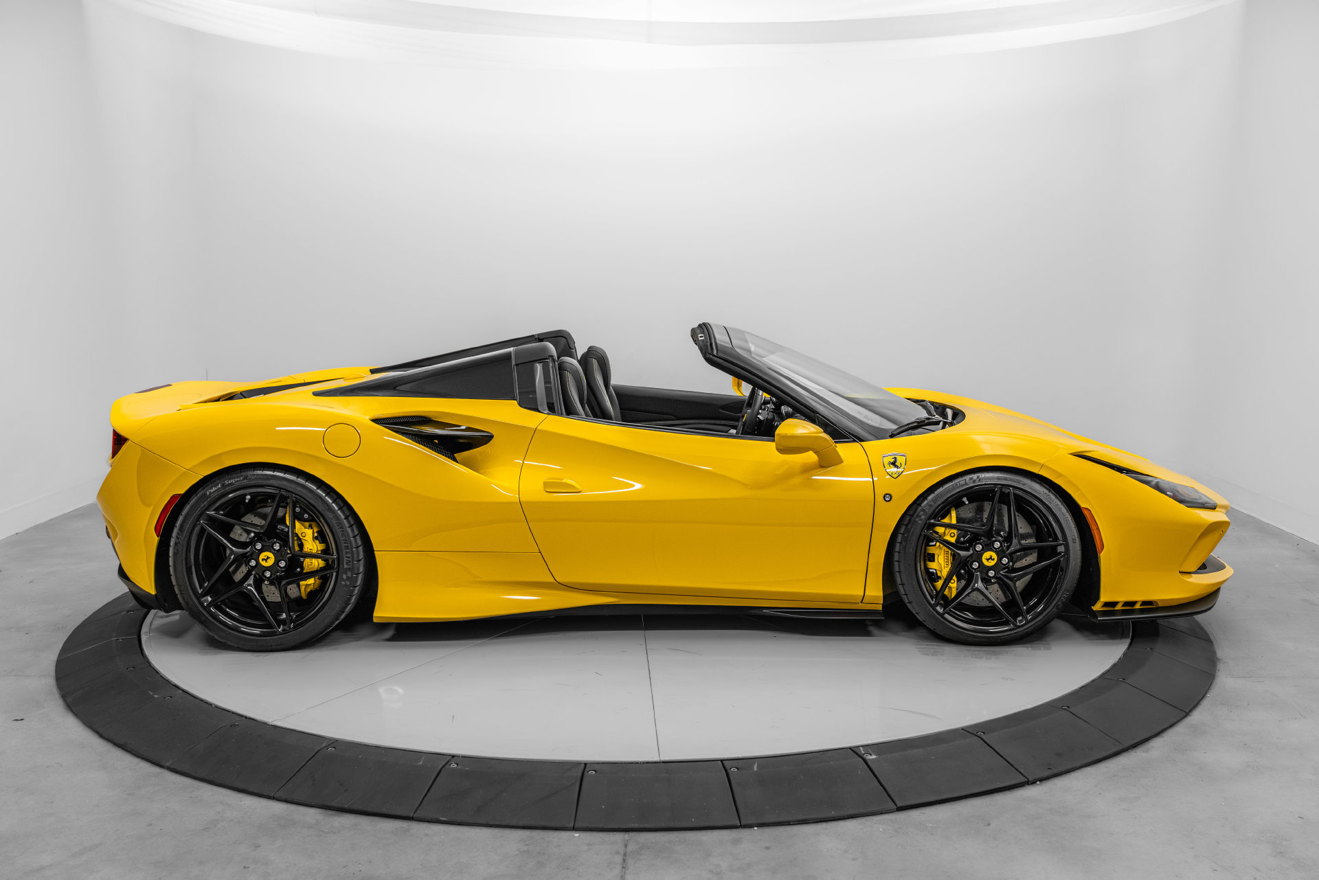 Certified 2021 Ferrari F8 Tributo RWD image 9