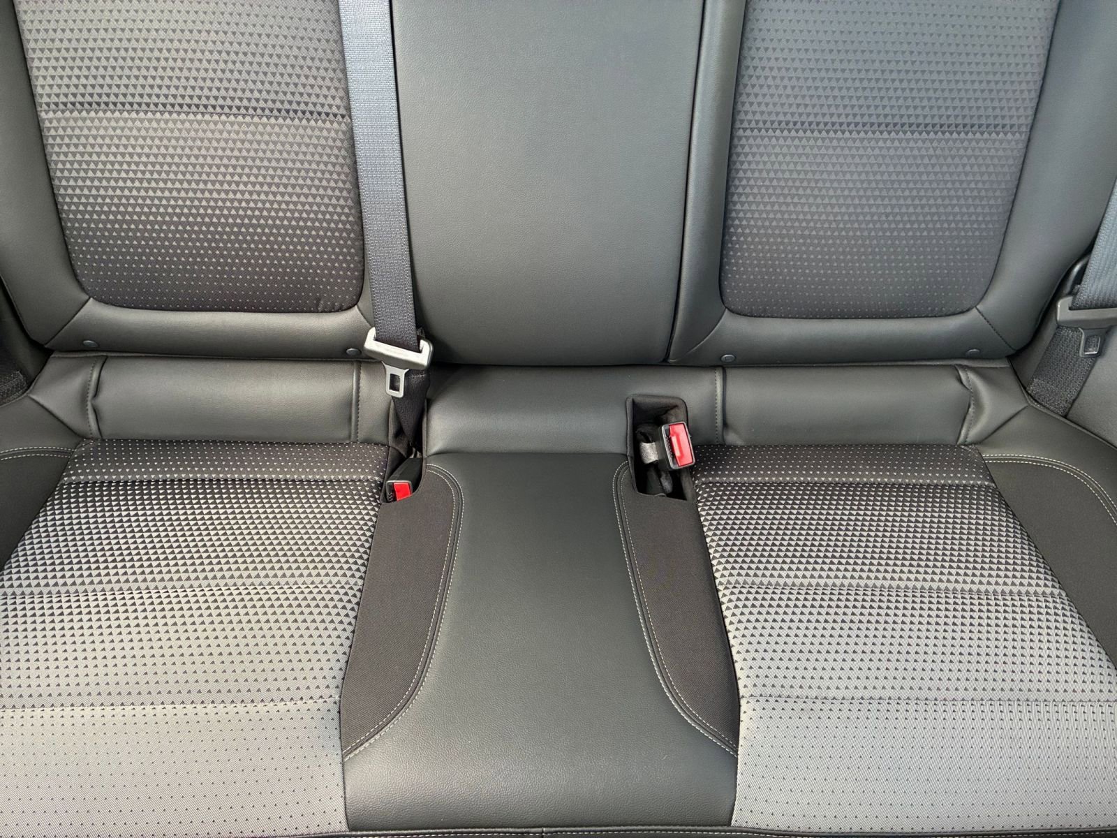 Used 2025 Chevrolet Trax LT FWD image 37