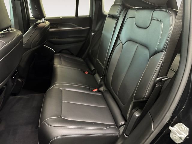 Used 2024 Jeep Grand Cherokee Limited w/ Luxury Tech Group II image 8