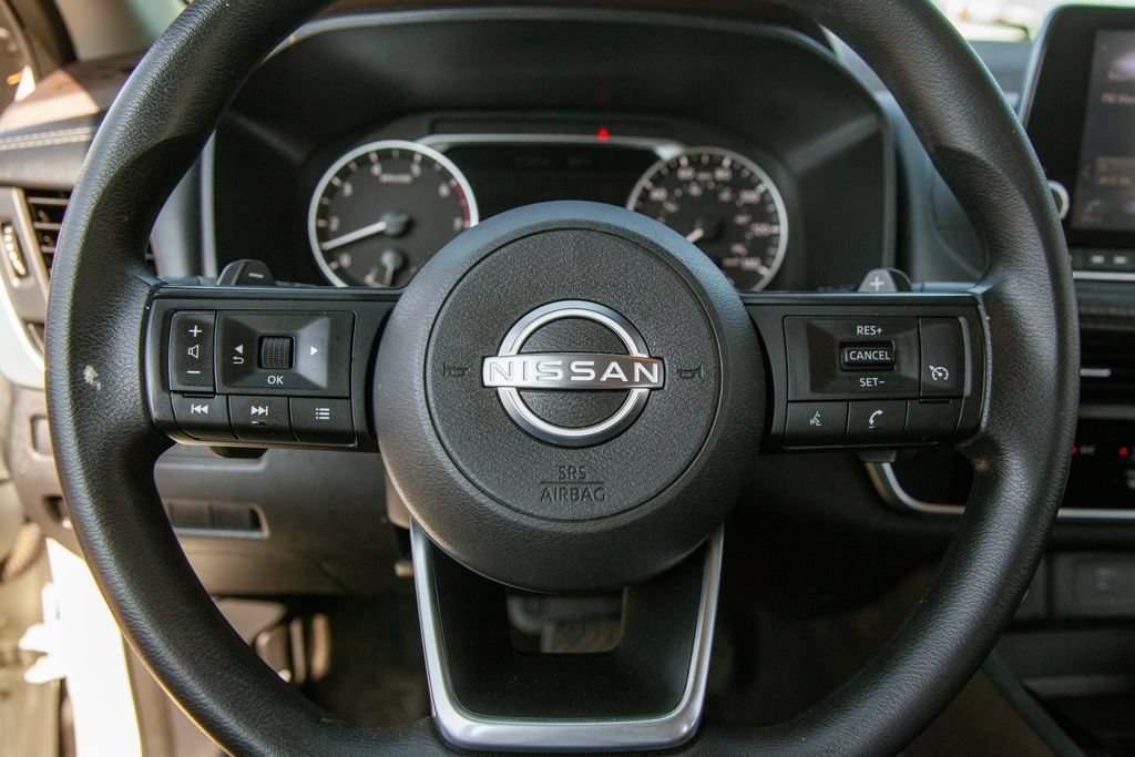 Used 2023 Nissan Rogue S AWD/4WD image 16