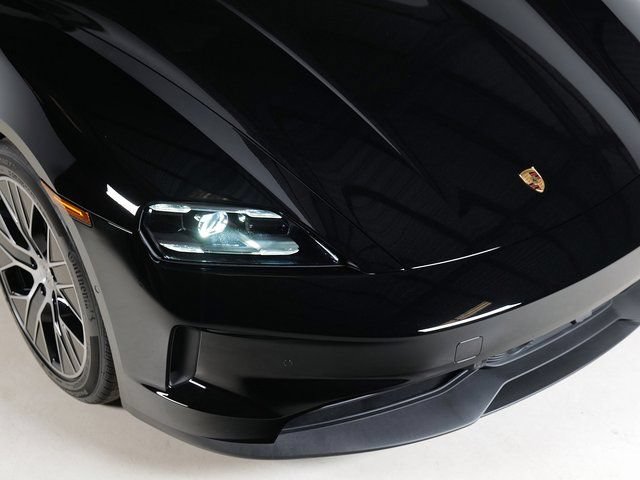 New 2026 Porsche Taycan 4S AWD/4WD image 31