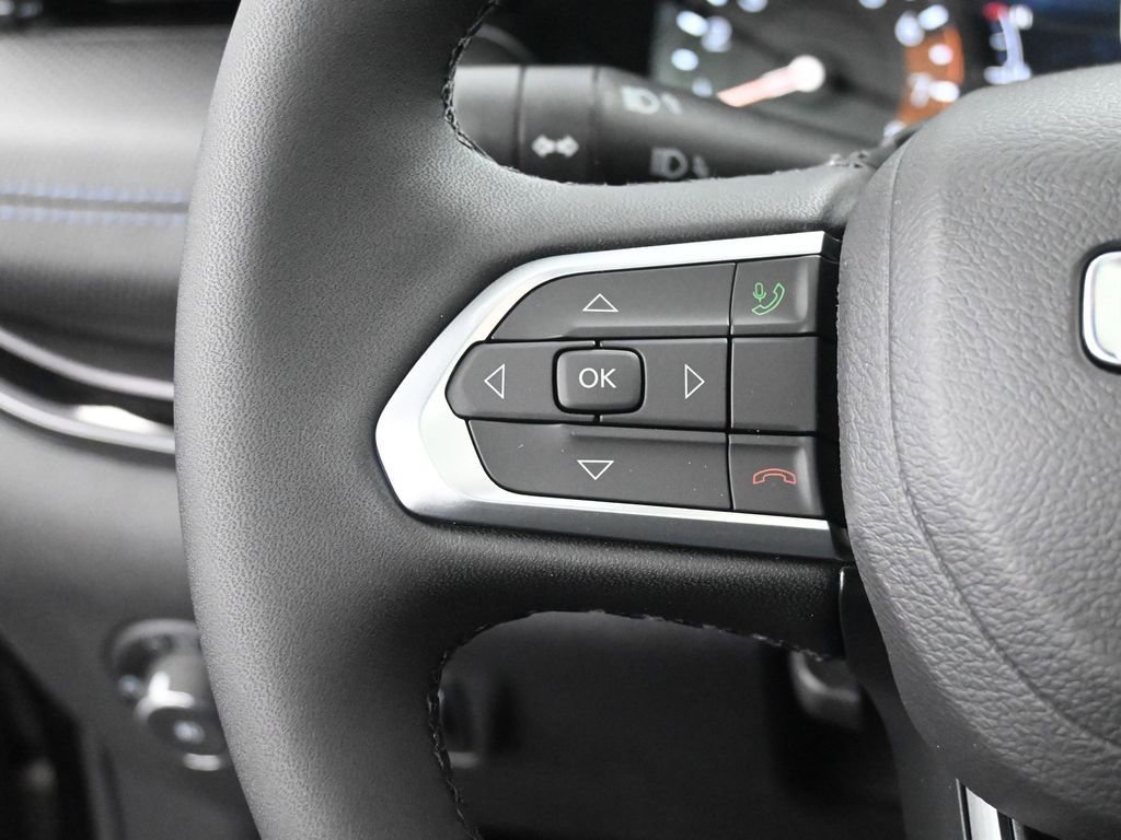 New 2026 Jeep Compass Latitude w/ Sun and Sound Group image 32