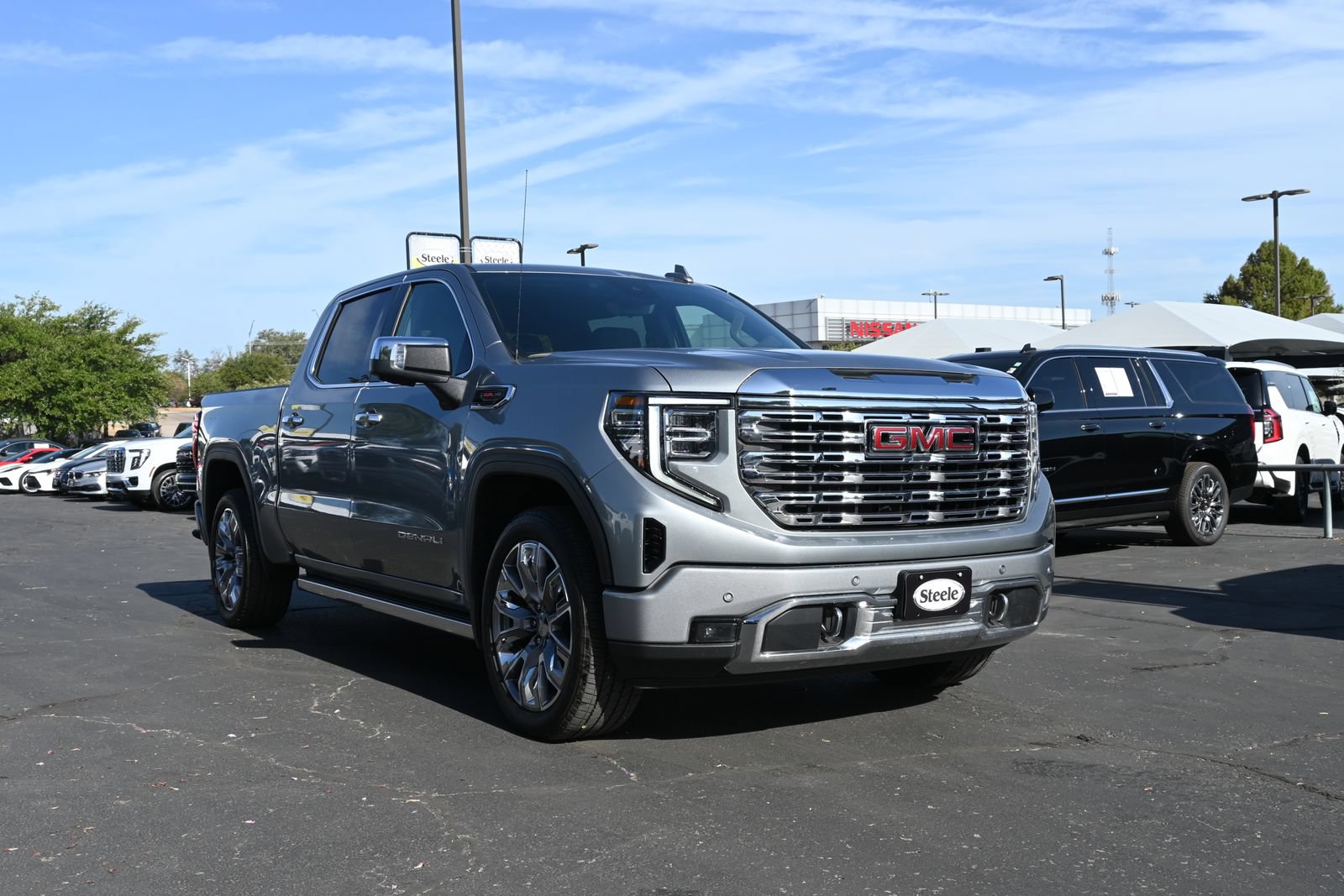 Used 2025 GMC Sierra 1500 Denali AWD/4WD image 3