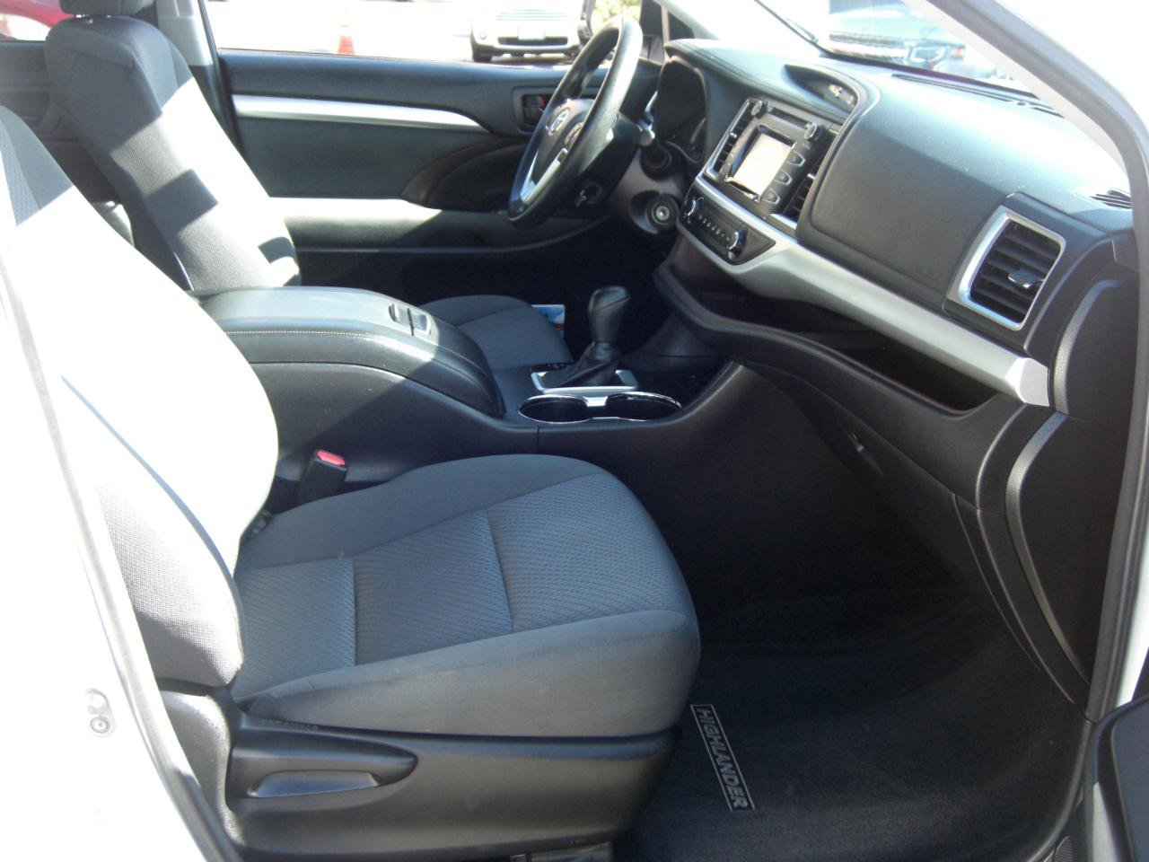 Used 2016 Toyota Highlander LE FWD image 16