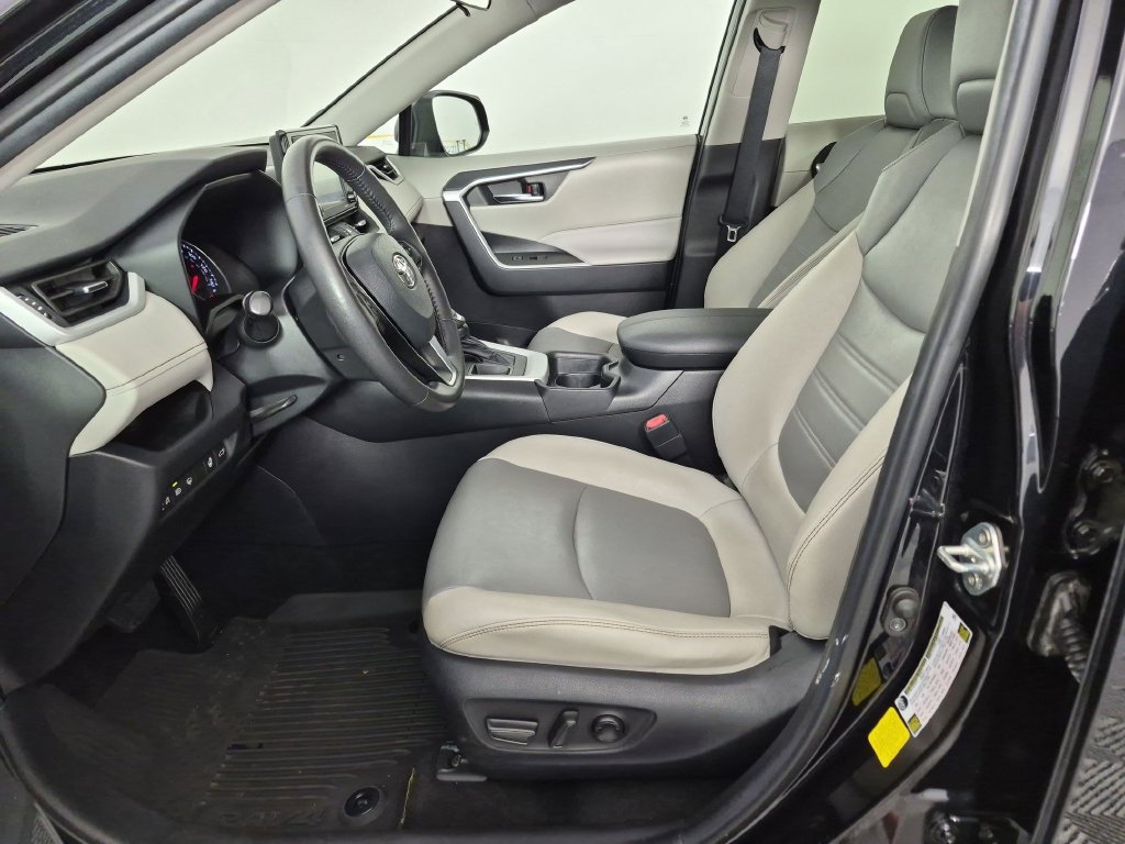 Used 2021 Toyota RAV4 XLE Premium FWD image 16