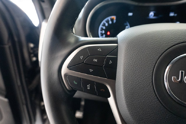 Used 2021 Jeep Grand Cherokee Laredo RWD image 12
