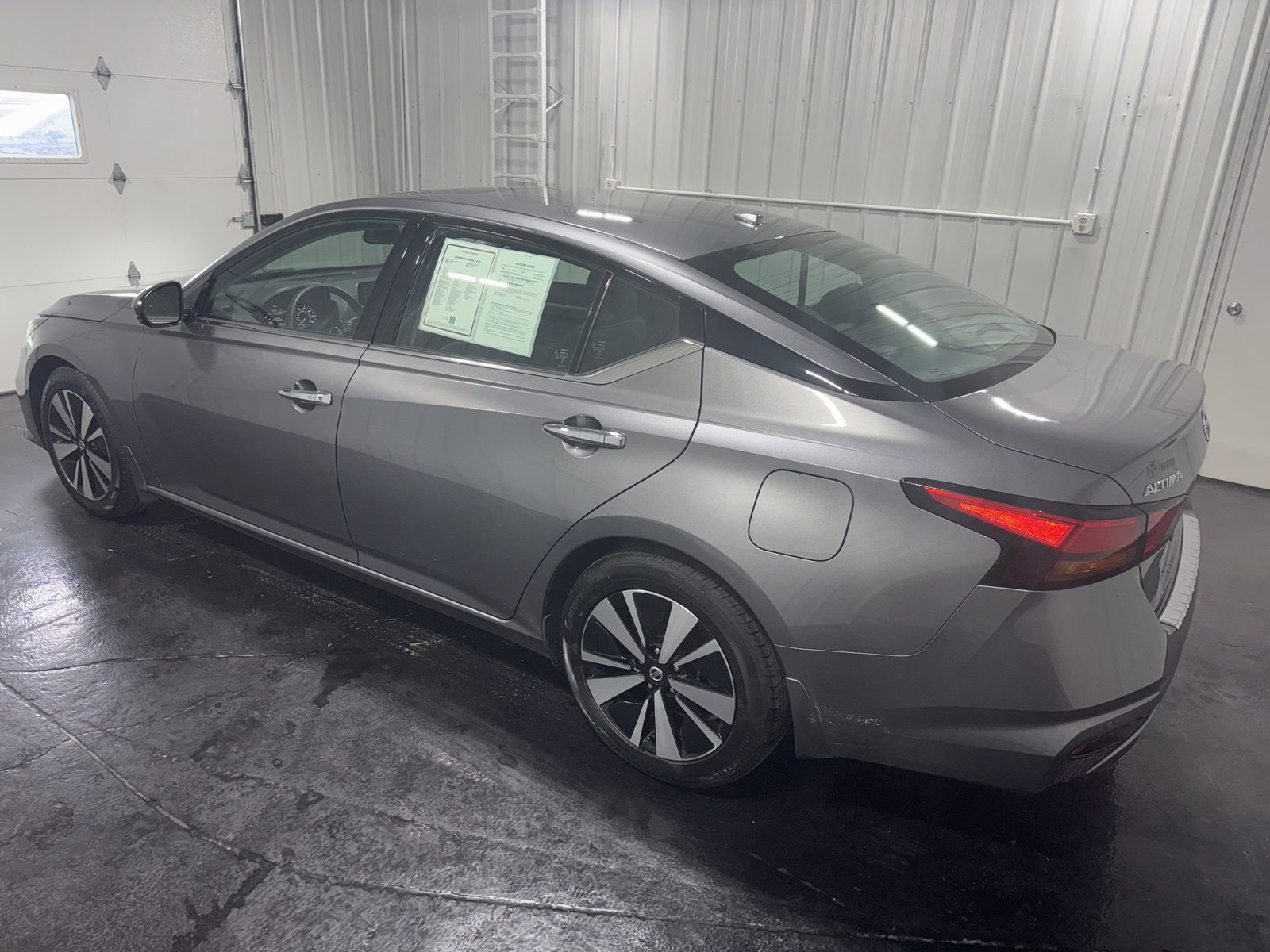 Used 2020 Nissan Altima 2.5 SV image 2