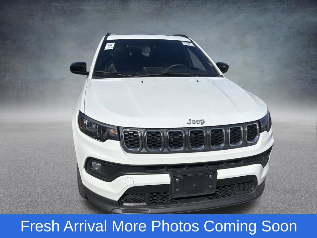 Used 2025 Jeep Compass Latitude w/ Sun & Sound Group image 2